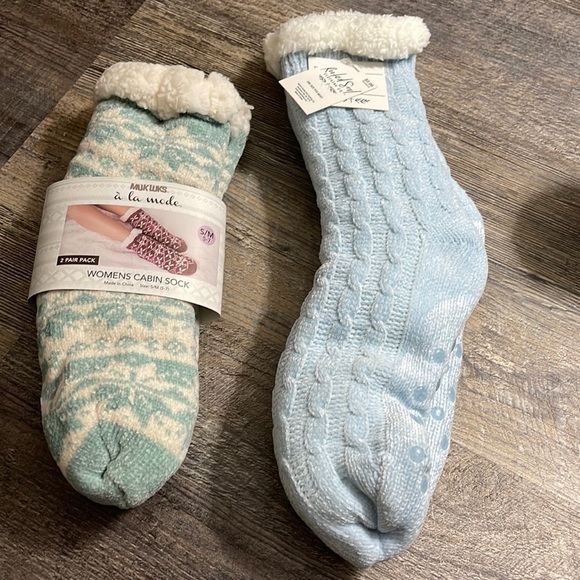 2 Socks - Picture 1 of 5